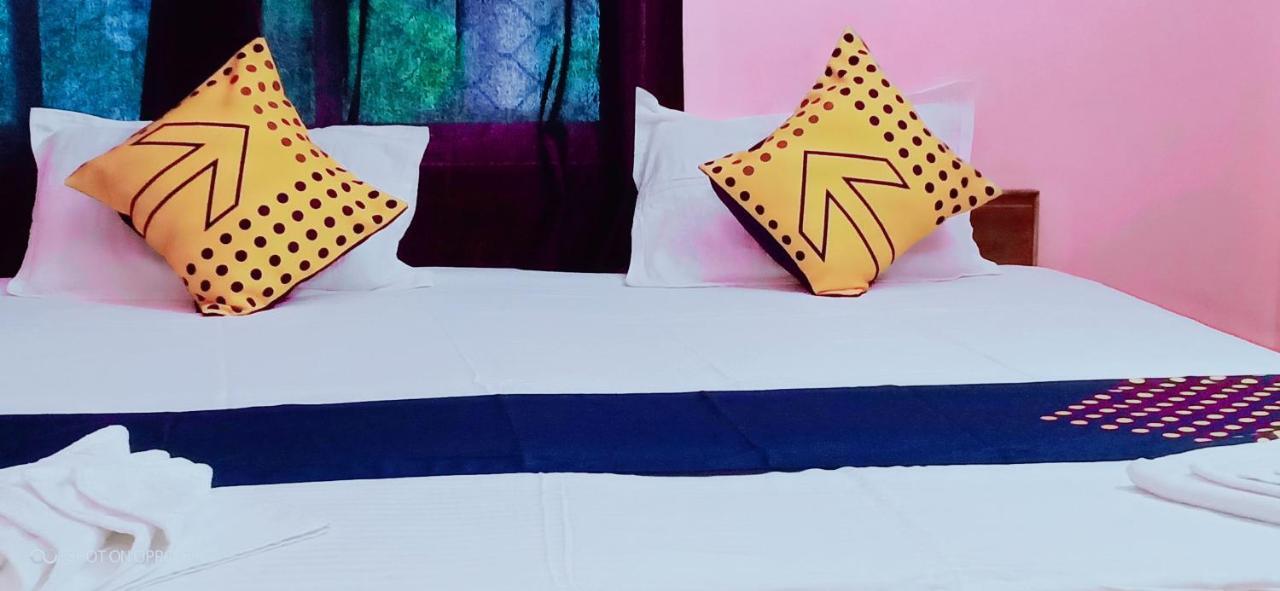 Hotel Gunjan Puri Luaran gambar